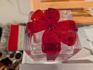 lot 2569 image: Christmas plastic lidded candy dish