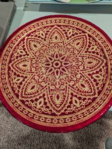 lot 2573 image: Red and Gold Decorative Glass Charger Plate (2)