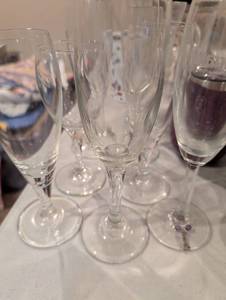 lot 2592 image: Crystal Champagne Flutes Set