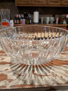 lot 2593 image: Crystal Cut Glass Serving Bowl