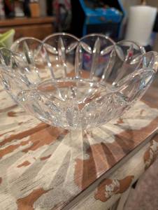 lot 2594 image: Crystal Cut Glass Serving Bowl