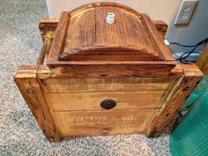 lot 2604 image: 1800s Pine Butter Churn