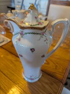lot 2609 image: Rose Pattern Porcelain Creamer Set with Gold Trim