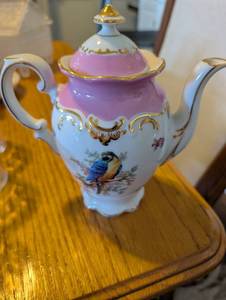 lot 2611 image: Schumann Arzberg Bird Motif Tea Set