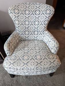 lot 1503 image: Contemporary Medallion Pattern Accent Chair