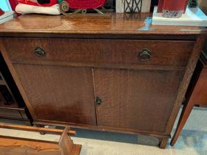 lot 1507 image: Early American Oak Writing Desk