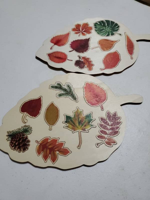 lot 15217 image: 2 Pieces Leaf Wooden Jigsaw Puzzles Leaf Puzzle Montessori Gift Early Educational Learning for Birthday Gift Early Education Materials(Classic) - Retail $14