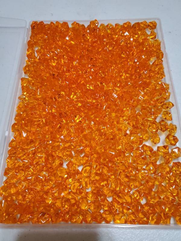 lot 54723 image: Orange Acrylic Gems Vase Fillers Plastic Diamonds Orange Fake Ice Cubes Fake Crushed Rocks for Centerpiece DIY Party Table Scatter Prop Wedding Decoration Accessories - Retail $10