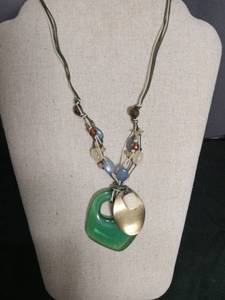 lot 1276 image: Green Agate Pendant Necklace with Mixed Beads