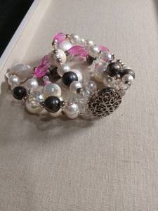 lot 1293 image: Pearl and Crystal Beaded Bracelet with Silver Filigree Clasp