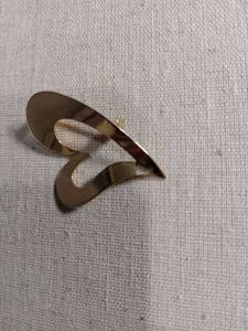 lot 2162 image: Gold Tone Heart Pin Brooch