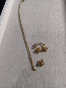 lot 2166 image: Gold Filigree Jewelry Set with Blue Stones