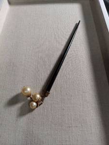 lot 2171 image: Pearl Decorated Hair Stick