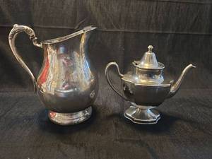 lot 1051 image: Silver Plated Tea Service Set - Pitcher and Teapot