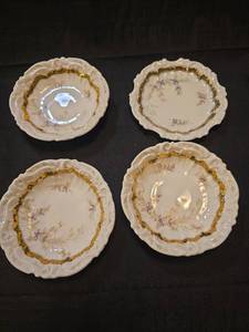 lot 1533 image: Dresden Porcelain Berry Bowls with Gold Trim