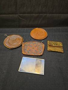 lot 1589 image: Decorative Coin Purse Collection