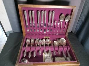 lot 2221 image: WM Rogers & Son Original Flatware Set with Case
