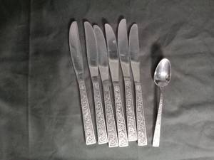 lot 2226 image: Floral Pattern Rogers Bros Flatware Set