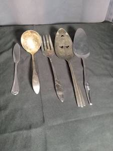 lot 2230 image: Silver Plated Serving Utensil Set