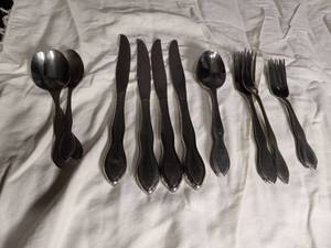 lot 2259 image: Vintage Silver plated Flatware Set with Wavy Handle Design