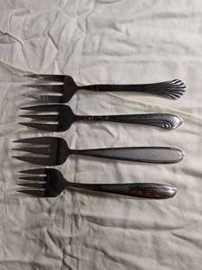 lot 2267 image: Set of 4 Sterling Silver Dessert Forks