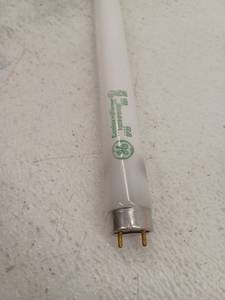 lot 39621 image: GE Linear Fluorescent T8 Bulb, 48 Inch, 32W