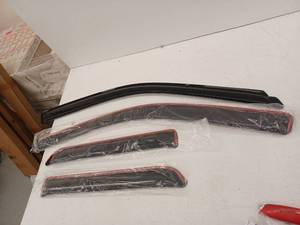 lot 39677 image: Wind Deflector Set for Unknown Vehicle