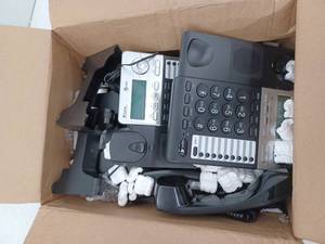 lot 39720 image: Lot Of Miscellaneous Landline Phones