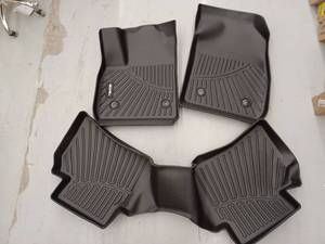 lot 39796 image: Nikalaika All Weather Automotive Floor Mats, Black