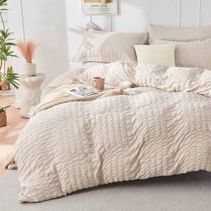 lot 1154 image: HYMOKEGE Duvet Cover King, Seersucker 3-Piece Set with Zipper