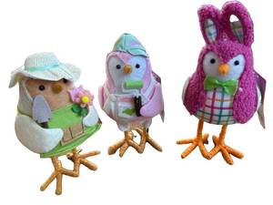 lot 1156 image: Three pack of 7 inch chicks for Easter