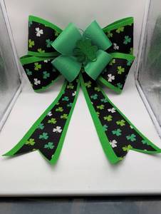 lot 22357 image: St. Patricks Day Shamrock Large Bow