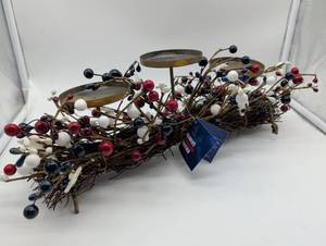 lot 22511 image: Patriotic Berry Candle Holder Wreath