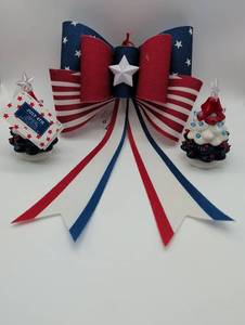 lot 22515 image: Patriotic 4th of July Decorative Set