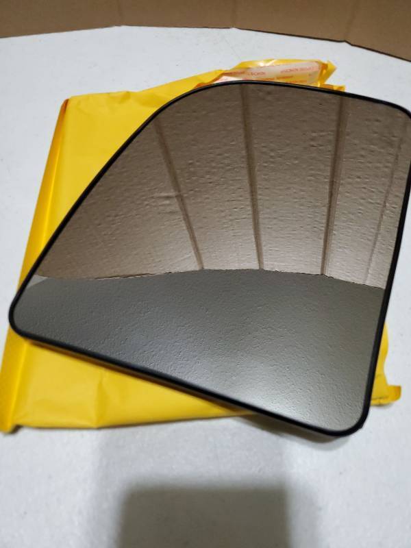 lot 34863 image: Ford E150-E450 Heated Mirror Glass Replacement - Side View Convex Mirror - Retail $26