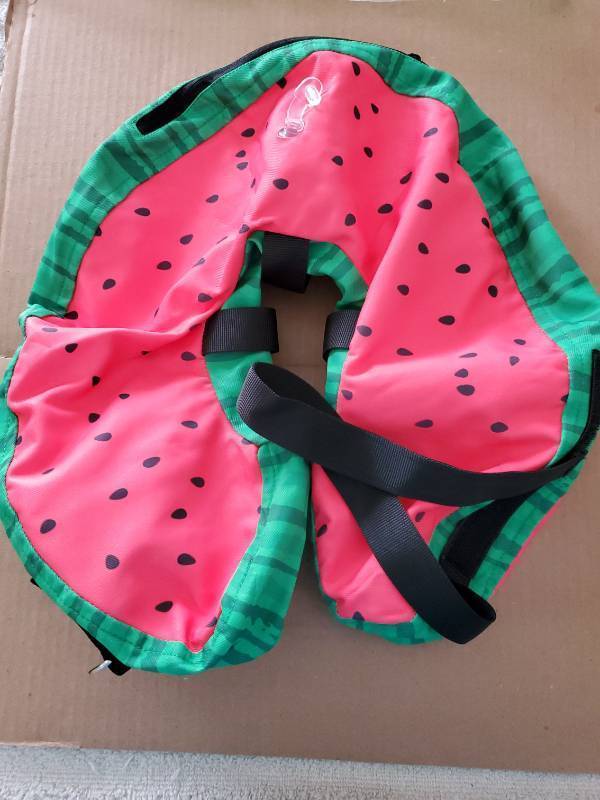 lot 71881 image: Inflatable Dog Cone Collar Alternative After Surgery, Dog Neck Donut Collar Recovery E Collar, Soft Pet Cone for Small Medium Large Dogs - Retail $21
