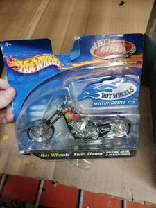 lot 25158 image: Hot Wheels 118 Die-Cast Harley-Davidson Springer Softail 2000 NEW Old Stock