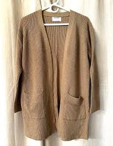 lot 25111 image: Old Navy Brown Sweater - L