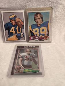 lot 1809 image: Vintage Football Card Lot - 3 ct