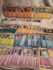 lot 2502 image: Pokemon Trading Card Collection - 100 Mixed Lot