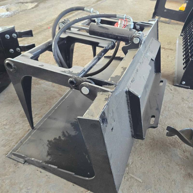 lot 7039 image: Unused MINI Skid Steer Hydraulic Plate Grapple Bucket&nbsp