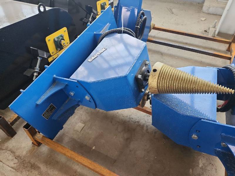 lot 7565B image: Unused Captok Skid Steer Log Splitter  LS43