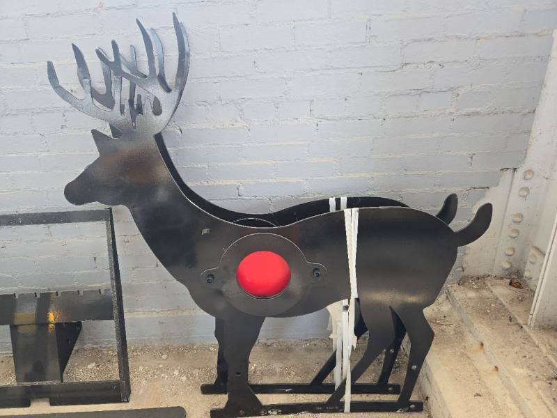 lot 7585C image: Steel Deer Target with Red Bullseye
