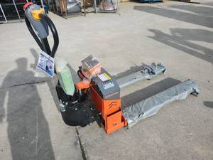 lot 16004 image: StarVox WT-QD-Q2 Full-Electric Pallet Jack, 4,400 lb Capacity (Unused)