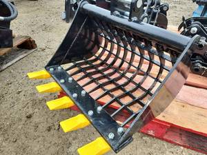 lot 9831 image: Unused SDLANCH Mini Excavator Rock Bucket W Teeth