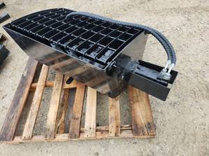 lot 9846 image: SDLANCH Mini  Skid Steer Mixing Bucket