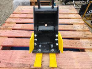 lot 9880 image: SDLANCH Mini Excavator 20cm Toothed Bucket