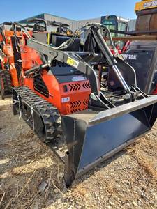 lot 10513 image: Captok 380R Mini Skid Steer Loader