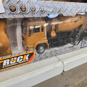 lot 10592 image: Remote Control Yellow Cement Mixer Truck �� 8-Channel Functionality