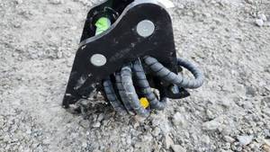 lot 7069 image: Mini Excavator Hydraulic Quick Coupler